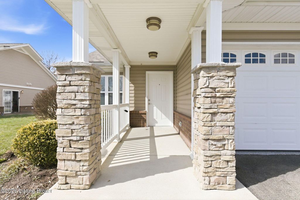 Photo of 3707 Tuscany Valley Dr, Louisville, KY 40219 (MLS # 1711002)