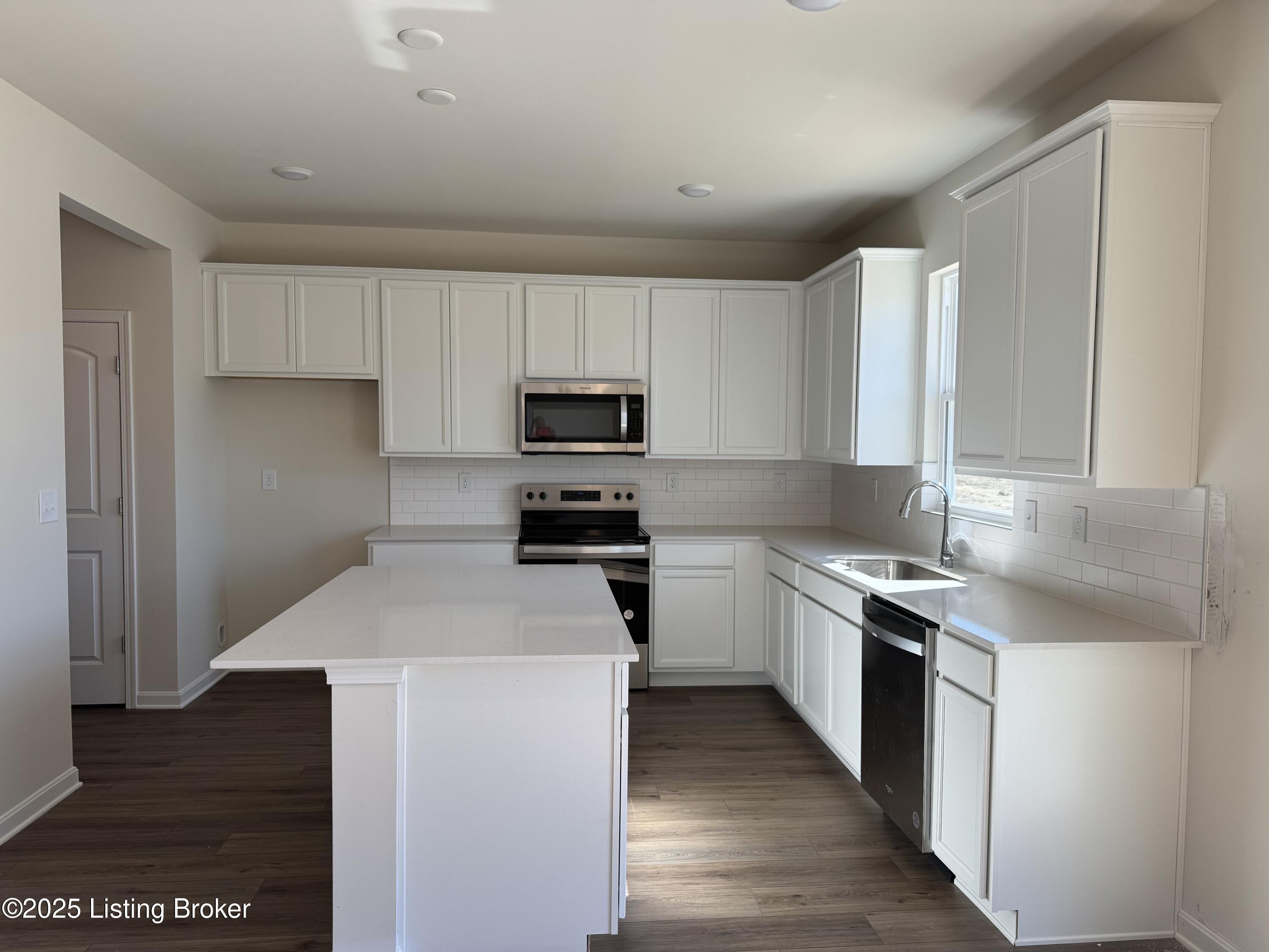 4004 Mosswood Ln, La Grange, Kentucky image 2