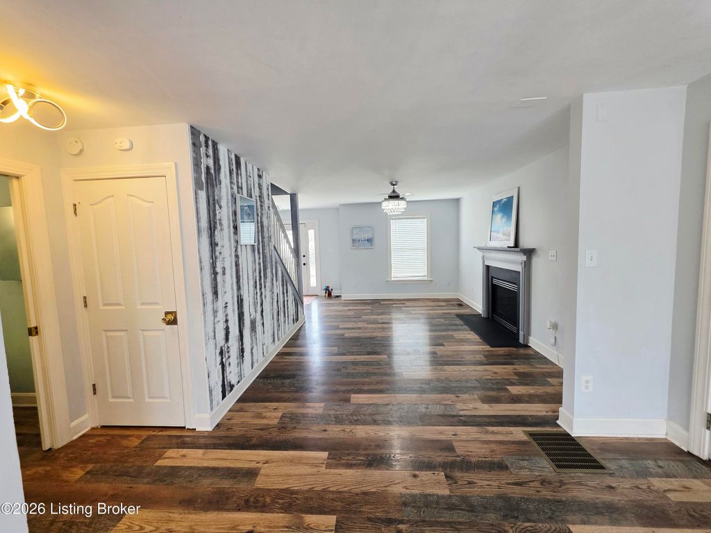 Photo of 11315 Top Walnut Loop, Louisville, KY 40229 (MLS # 1715447)