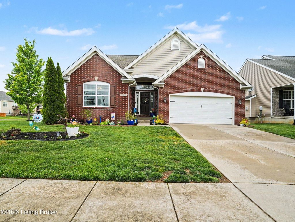 Photo of 16501 Rockcrest View Ln, Louisville, KY 40245 (MLS # 1716097)