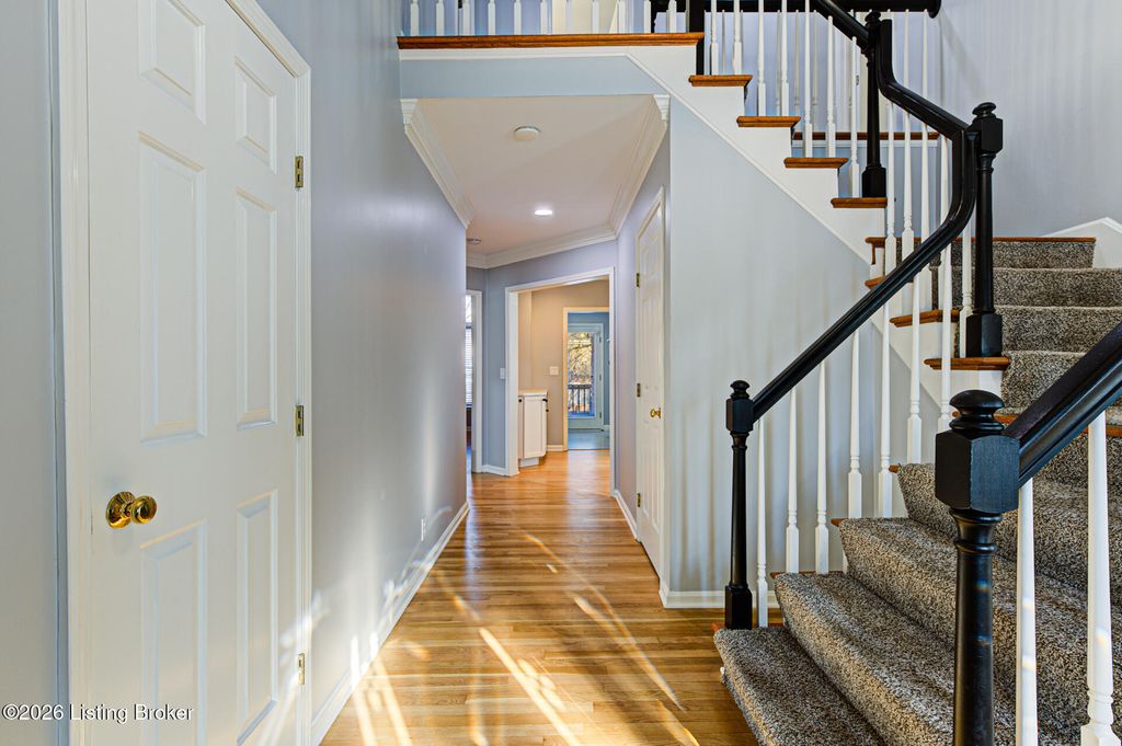 Photo of 1510 Grandin Woods Ct, Jeffersontown, KY 40299 (MLS # 1708689)