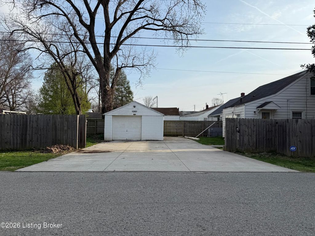 Photo of 5001 Graston Ave, Louisville, KY 40216 (MLS # 1712657)