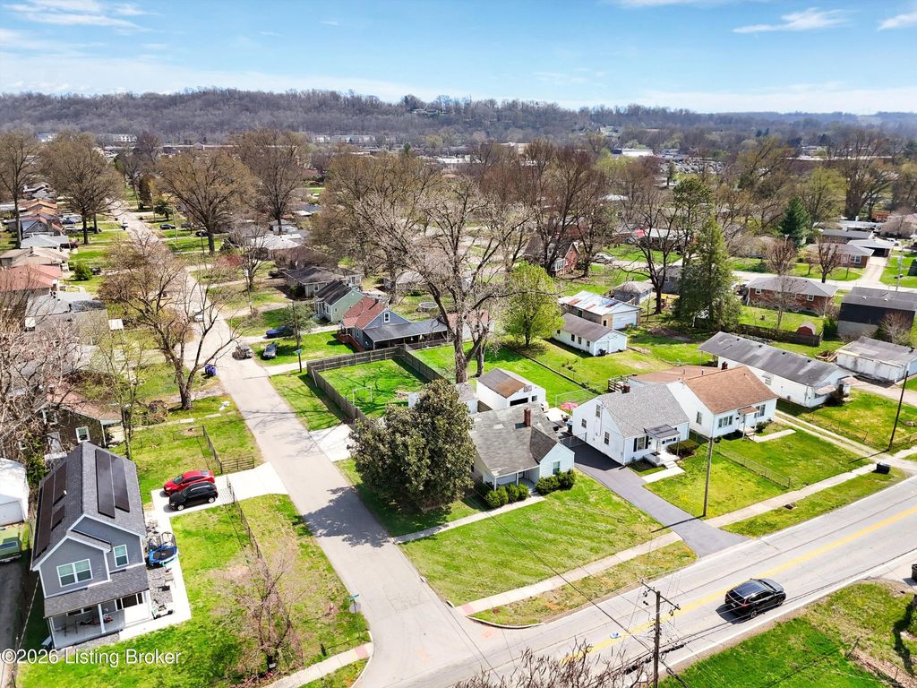 Photo of 5001 Graston Ave, Louisville, KY 40216 (MLS # 1712657)