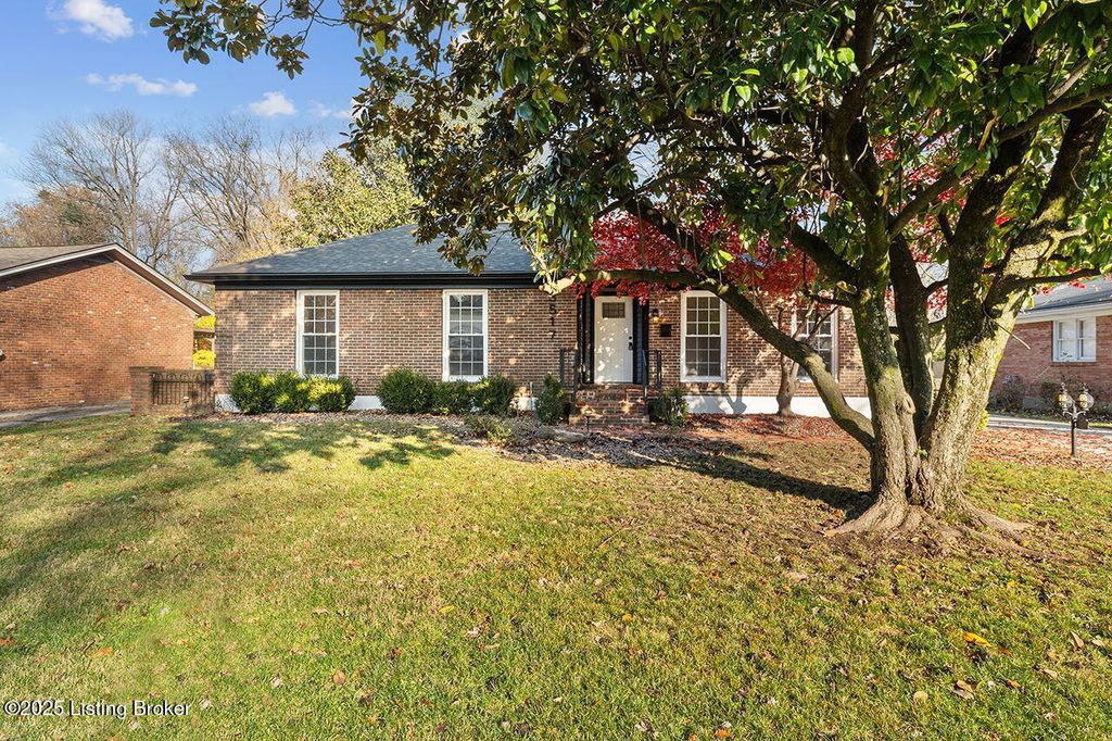 Photo of 3517 Leith Ln, Louisville, KY 40218 (MLS # 1704125)