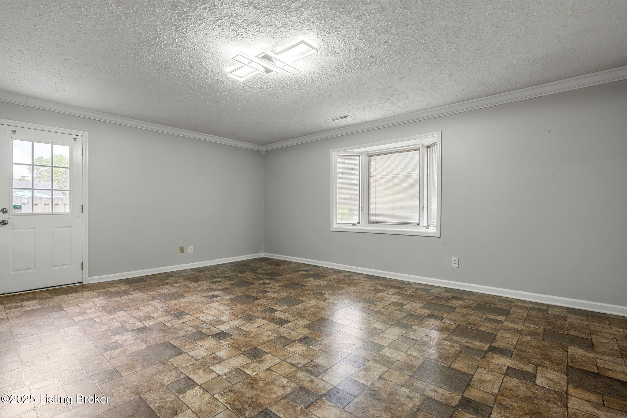 2404 Silverbrook Ave, Louisville, Kentucky image 13