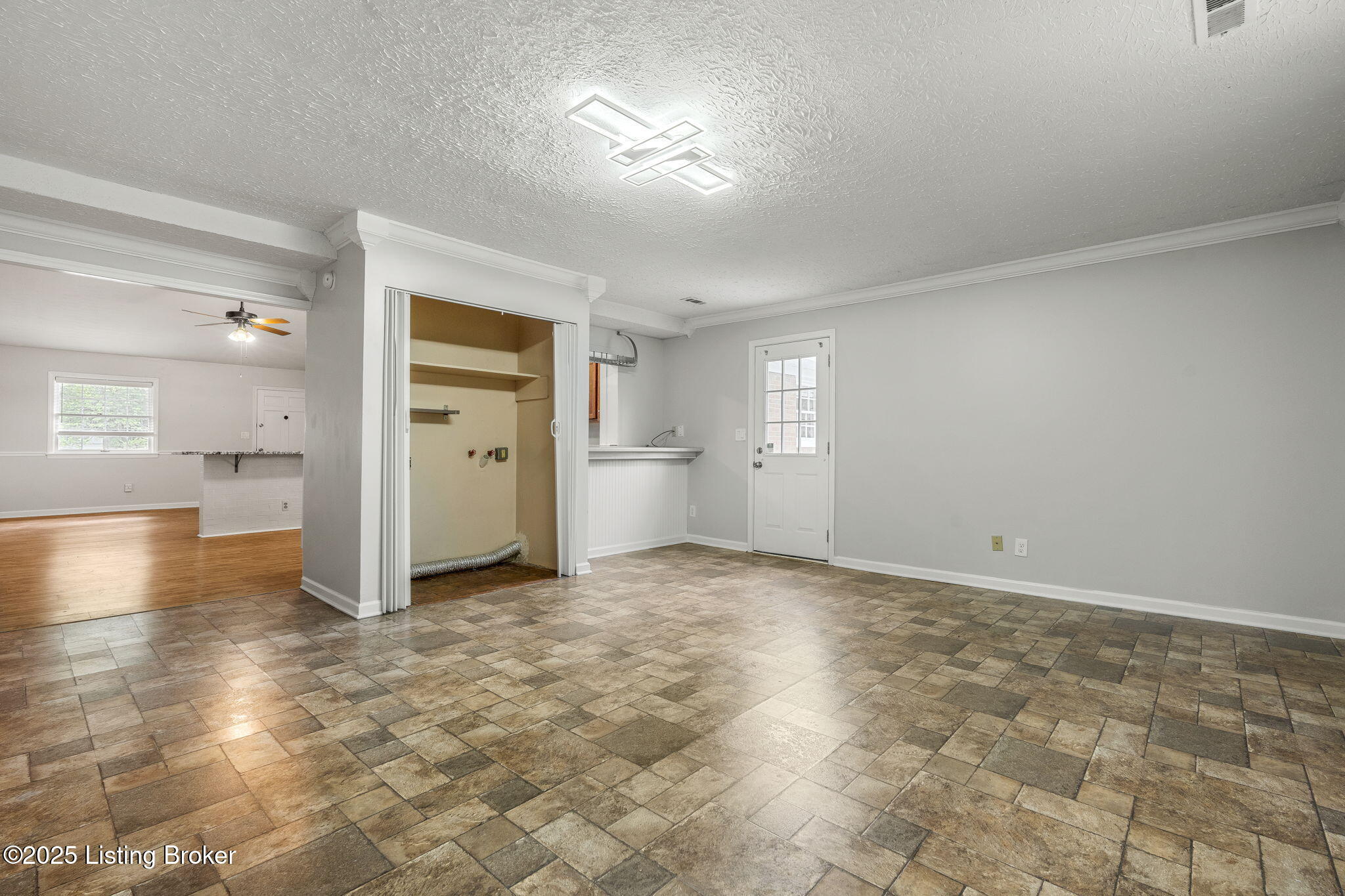 2404 Silverbrook Ave, Louisville, Kentucky image 14