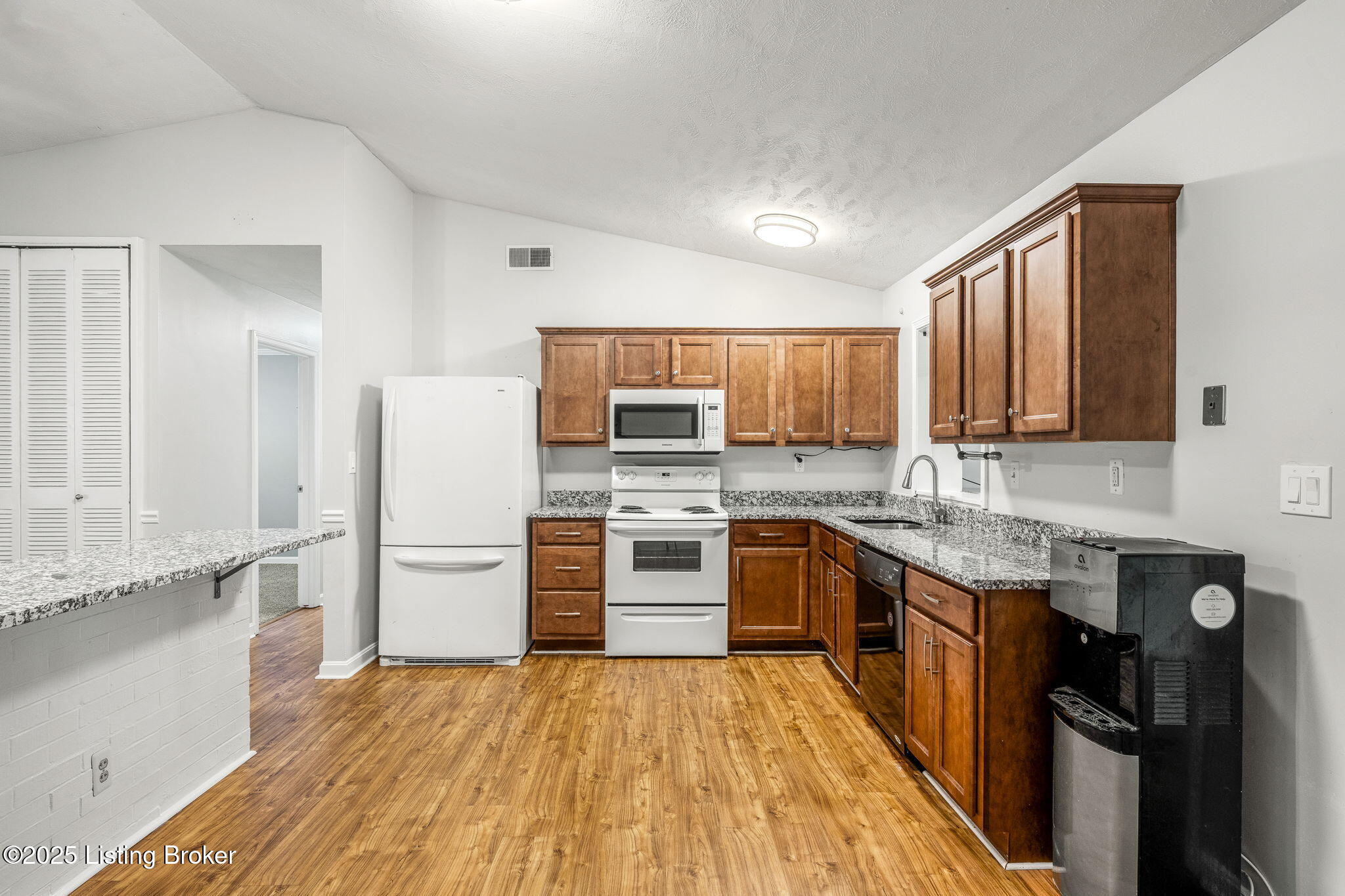 2404 Silverbrook Ave, Louisville, Kentucky image 11