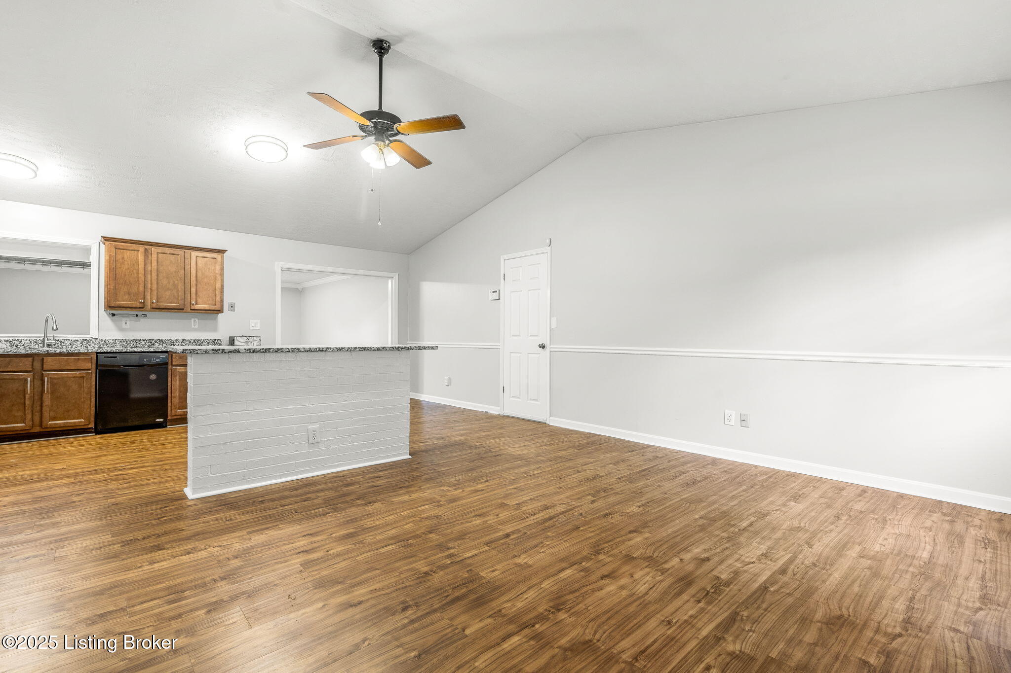 2404 Silverbrook Ave, Louisville, Kentucky image 5
