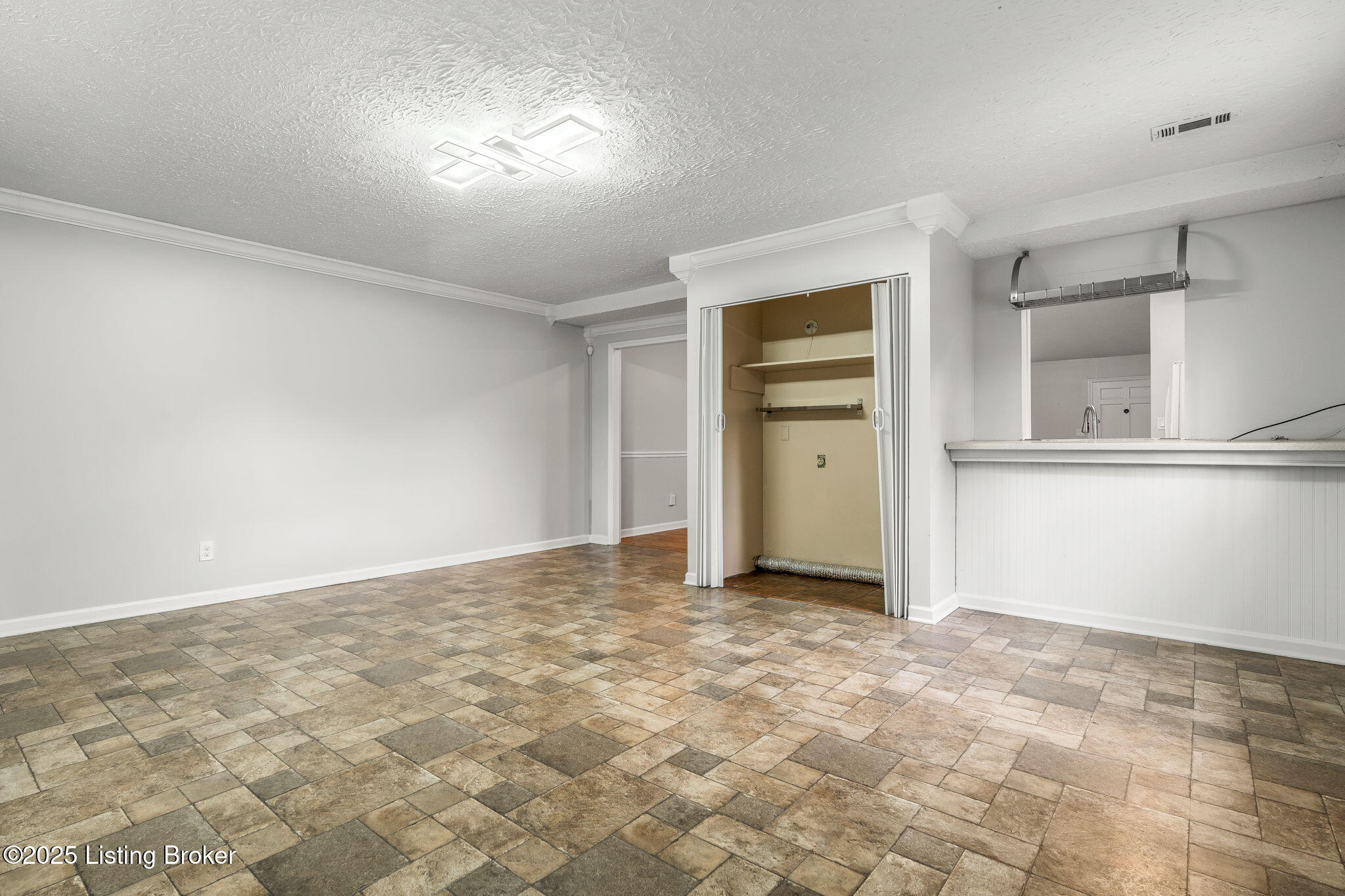 2404 Silverbrook Ave, Louisville, Kentucky image 15