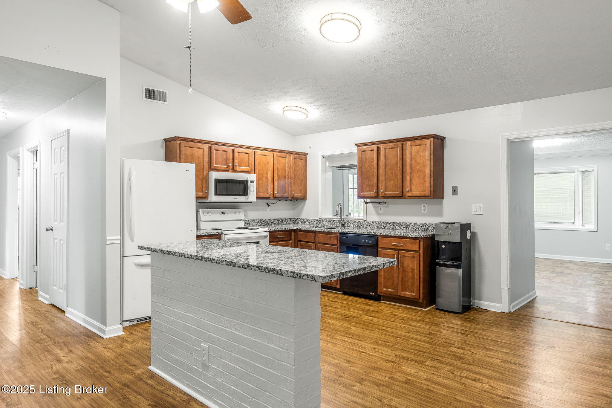 2404 Silverbrook Ave, Louisville, Kentucky image 7