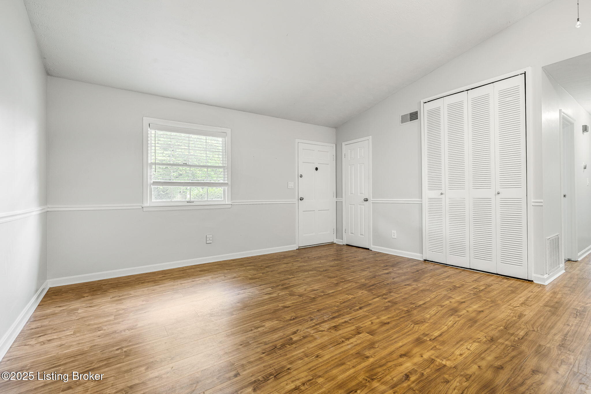 2404 Silverbrook Ave, Louisville, Kentucky image 4