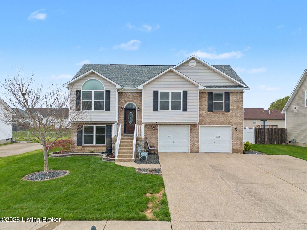 Photo of 192 White Blossom Dr, Shepherdsville, KY 40165 (MLS # 1713021)