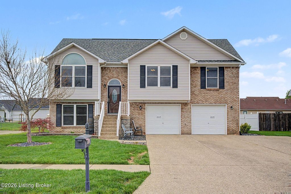 Photo of 192 White Blossom Dr, Shepherdsville, KY 40165 (MLS # 1713021)