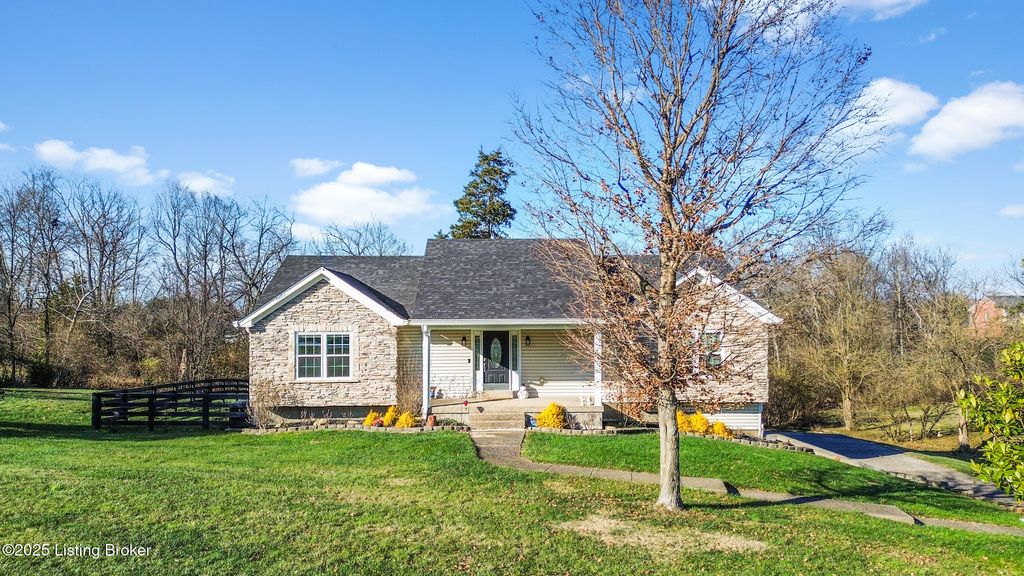 Photo of 7000 Colton Rd, Crestwood, KY 40014 (MLS # 1705102)