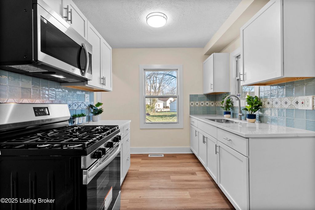 Photo of 2611 Narragansett Dr, Louisville, KY 40210 (MLS # 1705952)