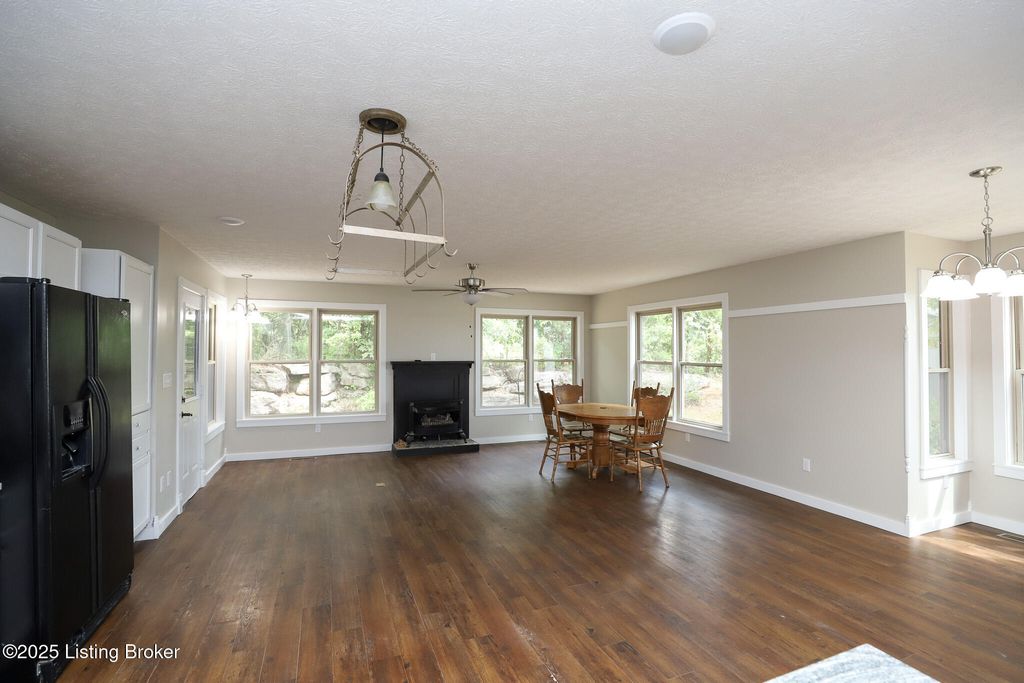 Photo of 384 Schoolside Dr, Brandenburg, KY 40108 (MLS # 1709418)