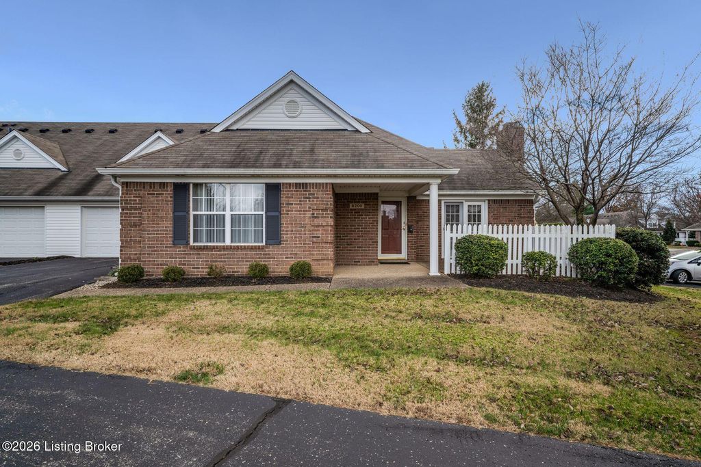 Photo of 8200 Fox Hall Pl, Lyndon, KY 40242 (MLS # 1708809)