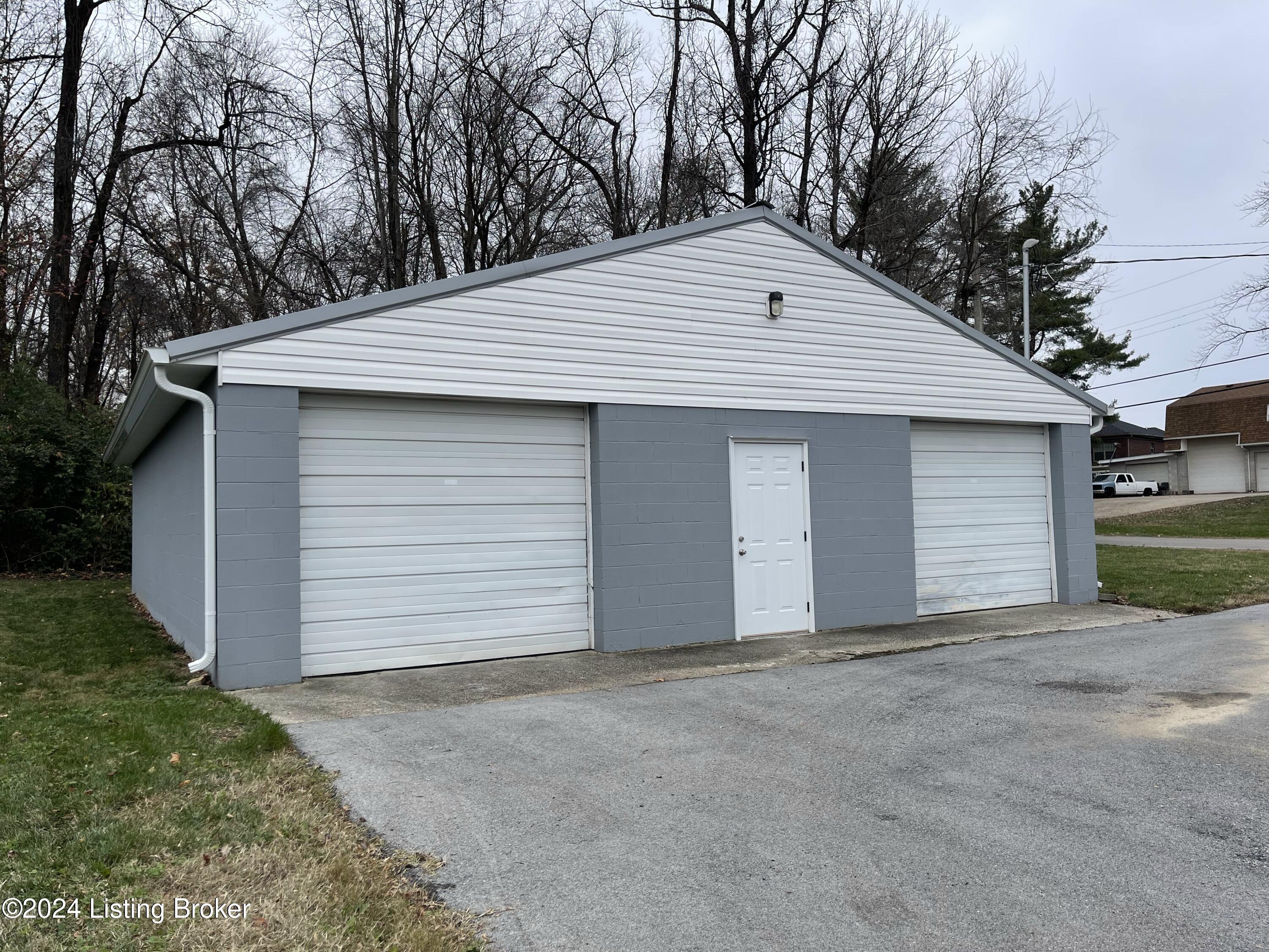 4900 Manslick Rd, Louisville, Kentucky image 1