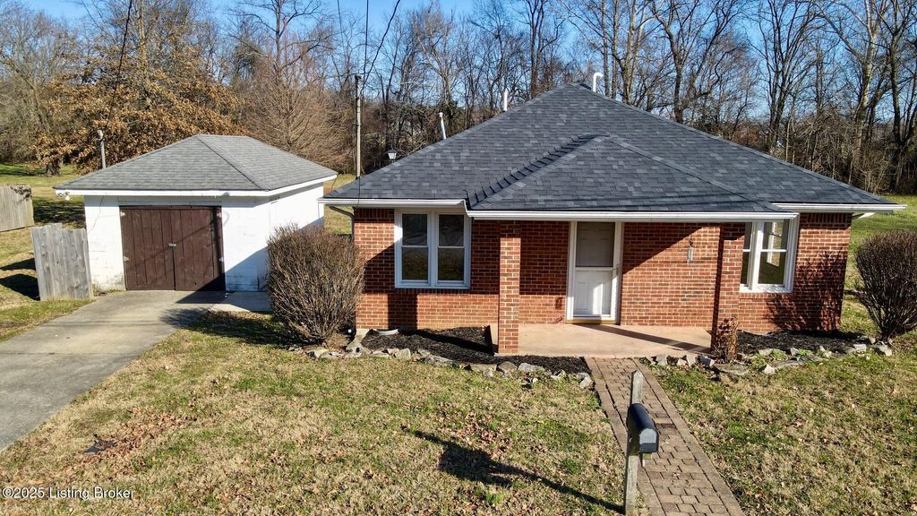 Photo of 423 Pierce St, Elizabethtown, KY 42701 (MLS # 1710121)