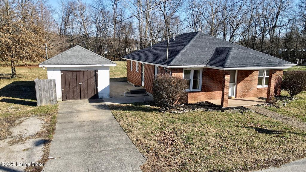 Photo of 423 Pierce St, Elizabethtown, KY 42701 (MLS # 1710121)