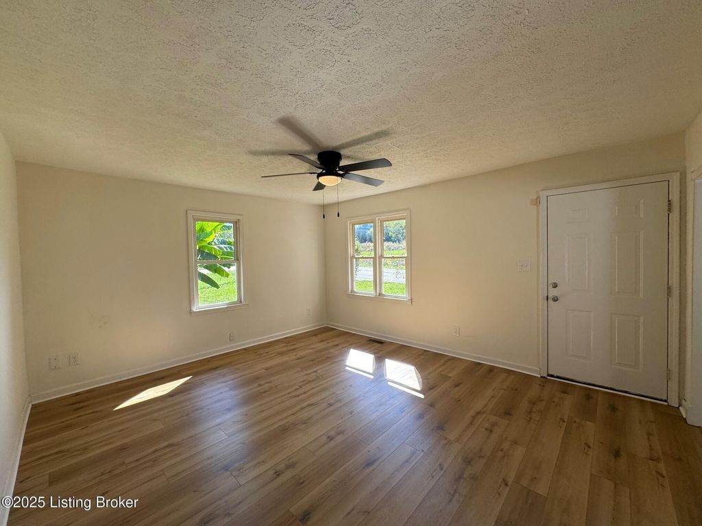 Photo of 423 Pierce St, Elizabethtown, KY 42701 (MLS # 1710121)