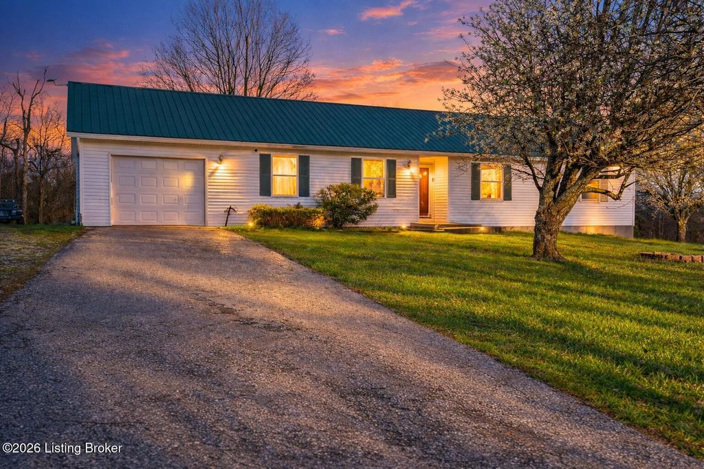 Photo of 1336 Tracy Rd, Lawrenceburg, KY 40342 (MLS # 1713411)