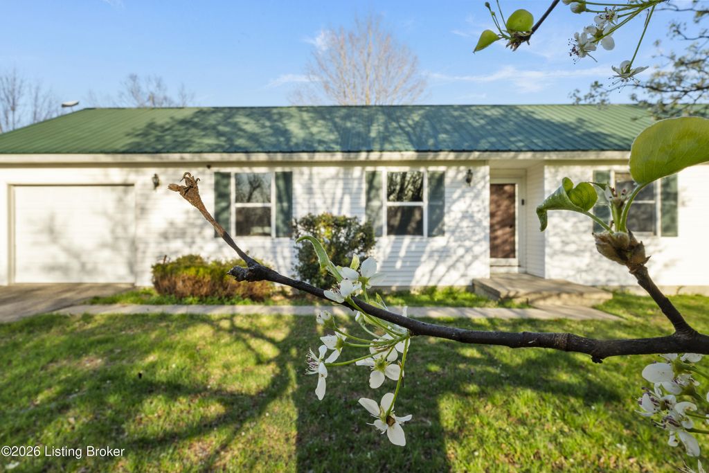 Photo of 1336 Tracy Rd, Lawrenceburg, KY 40342 (MLS # 1713411)