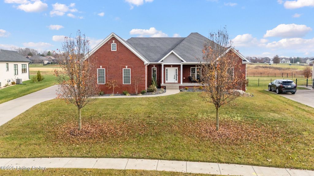 Photo of 294 Heritage Hill Pkwy, Shepherdsville, KY 40165 (MLS # 1704313)