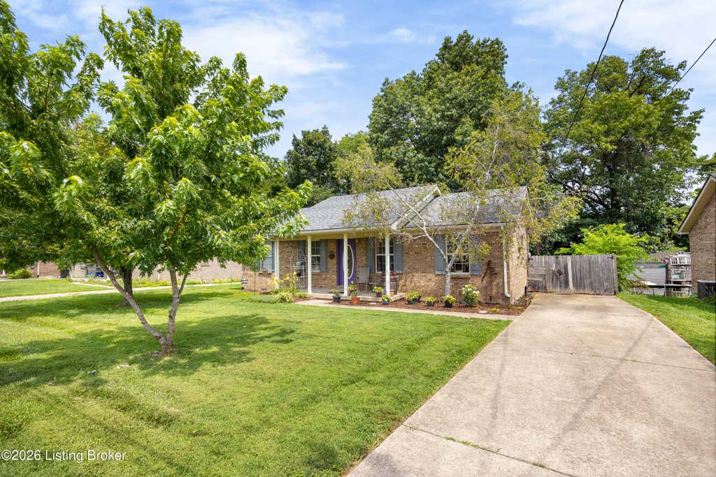 Photo of 108 Pittsburg St, Bardstown, KY 40004 (MLS # 1725810)