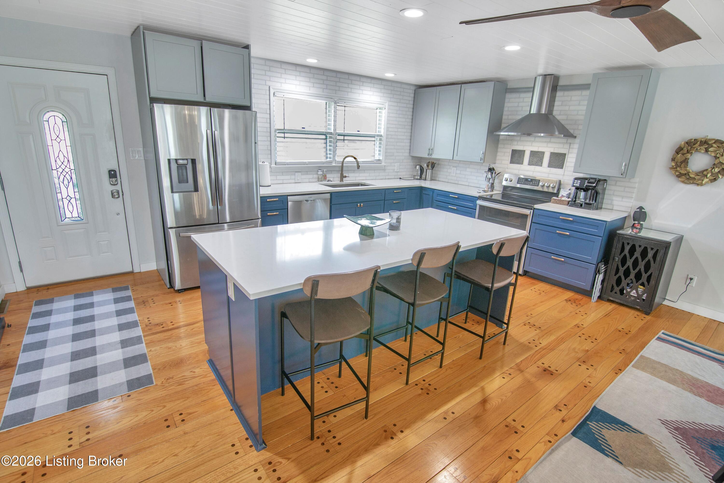 131 Lakeside Dr