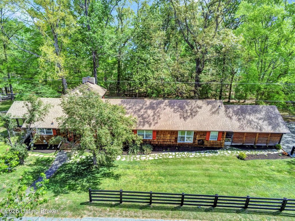 Photo of 131 Lakeside Dr, Scottsville, KY 42164 (MLS # 1718255)