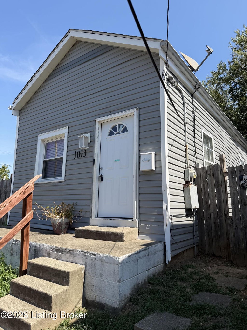 Photo of 1013 S Shelby St, Louisville, KY 40203 (MLS # 1730048)