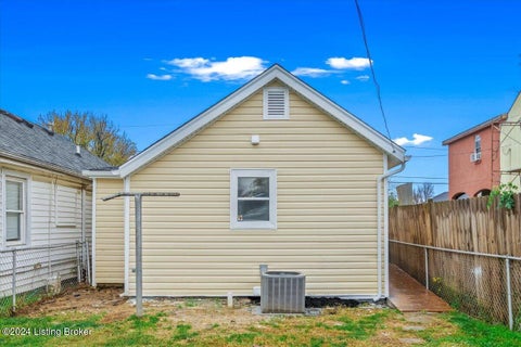 Tiny photo for 1113 Longfield Ave, Louisville, KY 40215 (MLS # 1730978)