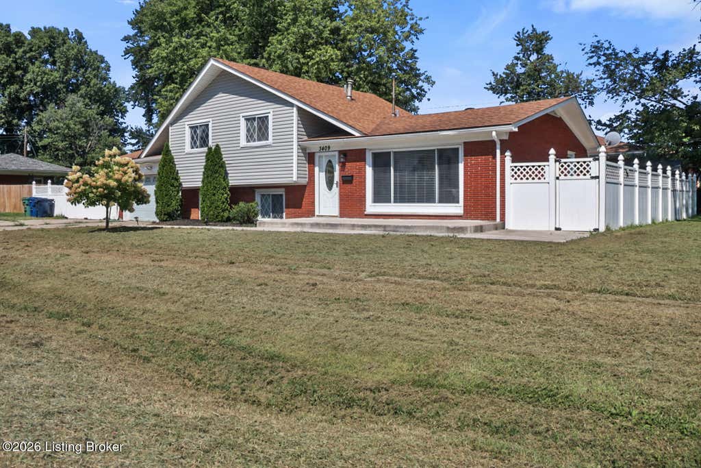 Photo of 3409 Peleske Dr, Louisville, KY 40216 (MLS # 1725444)