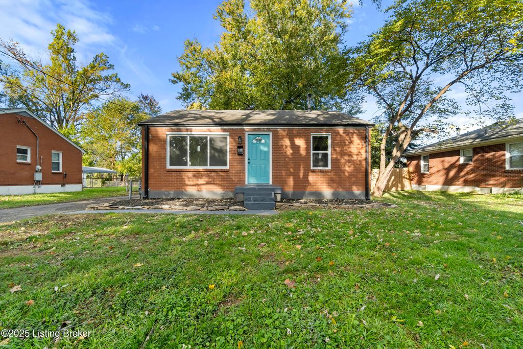 Photo of 8108 Nancy Ln, Louisville, KY 40258 (MLS # 1701829)