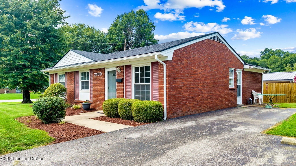 Photo of 7400 Terry Rd, Louisville, KY 40258 (MLS # 1727799)