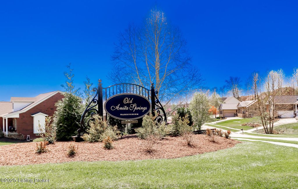 Photo of 526 Wood Lake Dr, La Grange, KY 40031 (MLS # 1683799)