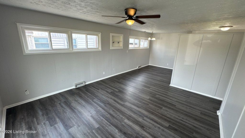 Photo of 4820 Bluebird Ave, Louisville, KY 40213 (MLS # 1712105)