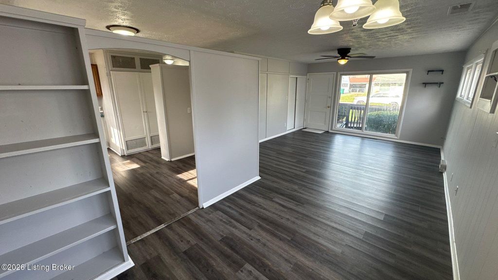 Photo of 4820 Bluebird Ave, Louisville, KY 40213 (MLS # 1712105)