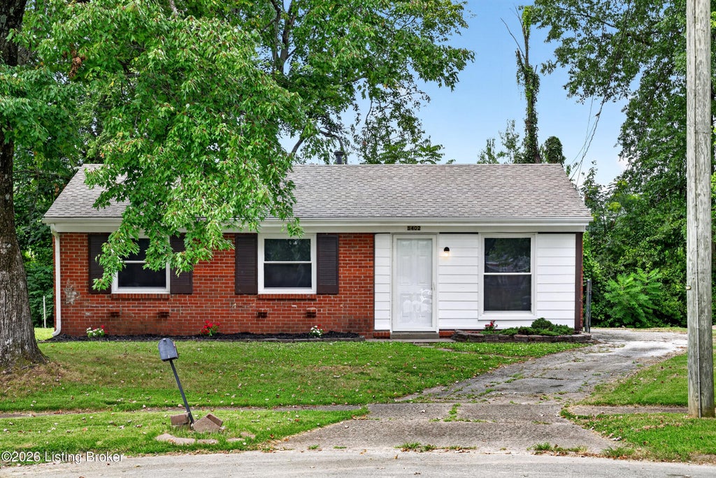 Photo of 5402 Lagoona Dr, Louisville, KY 40219 (MLS # 1729681)