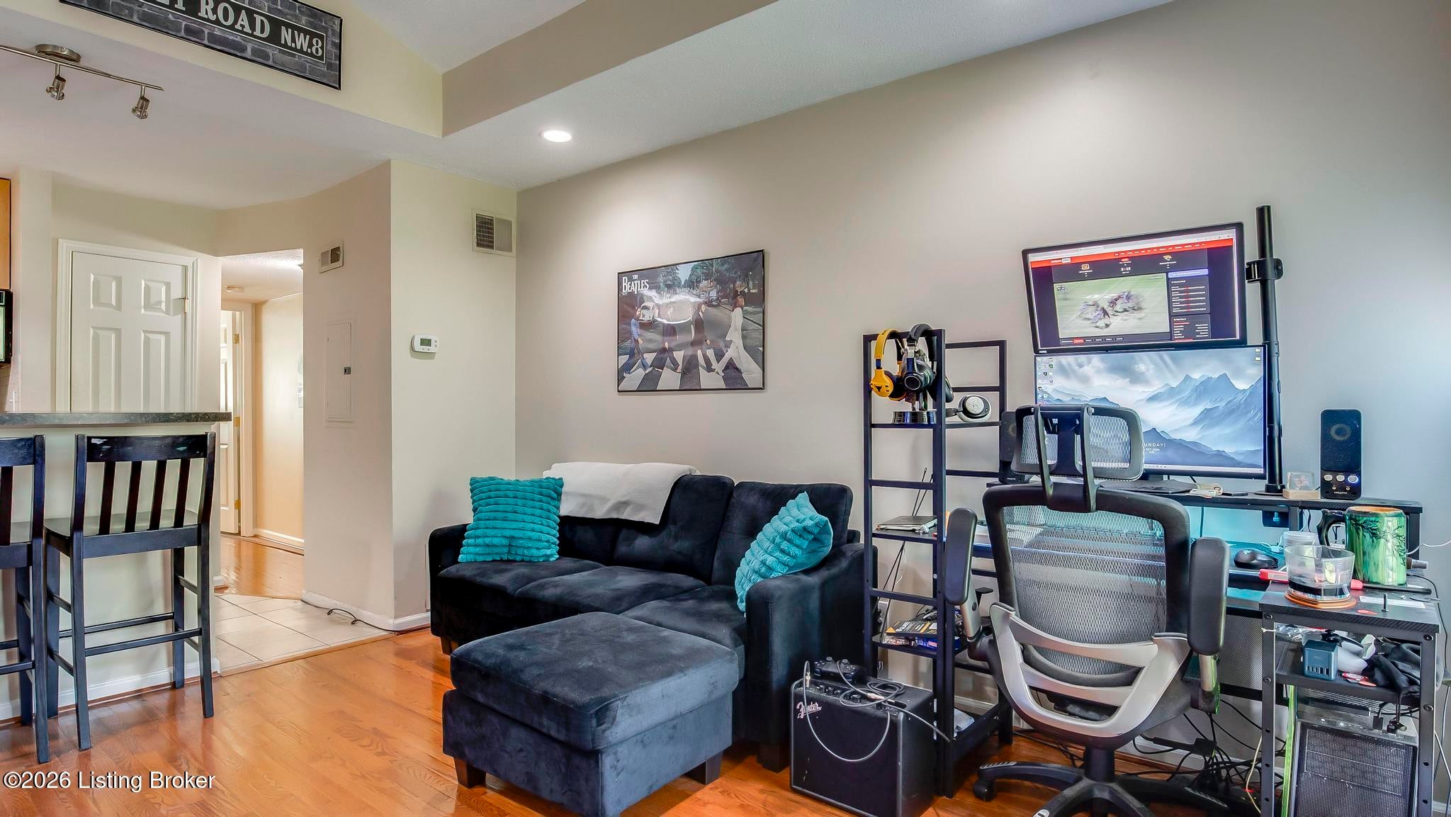 1856 Frankfort Ave APT 6