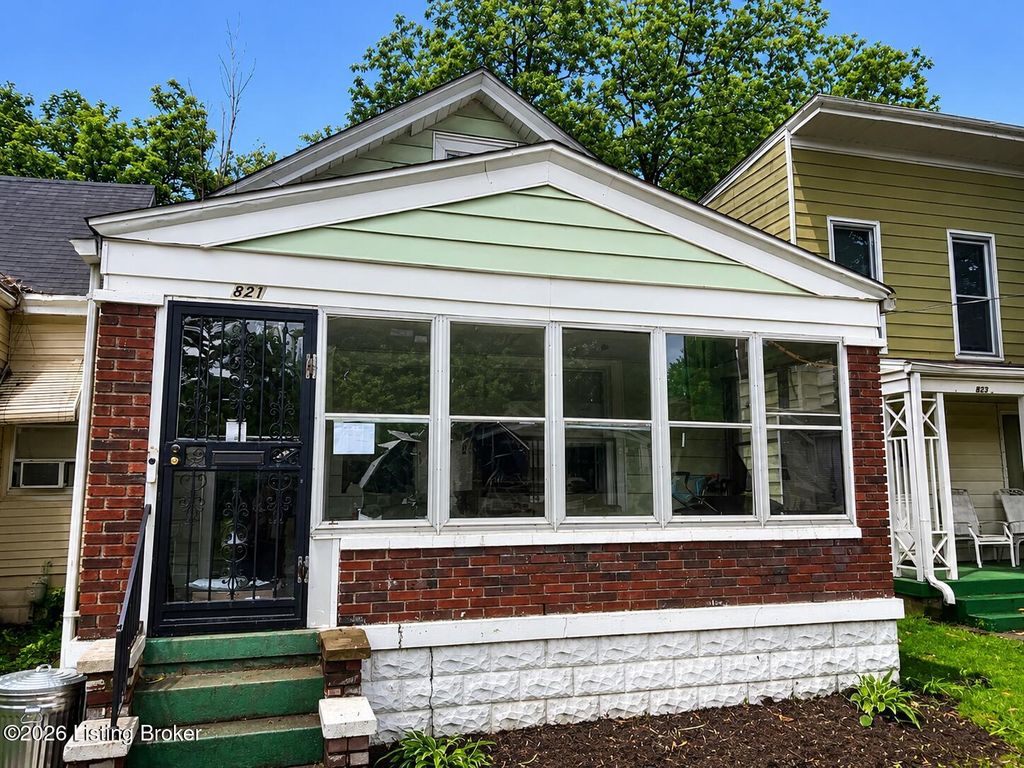 Photo of 821 Louis Coleman Junior Dr, Louisville, KY 40211 (MLS # 1716912)