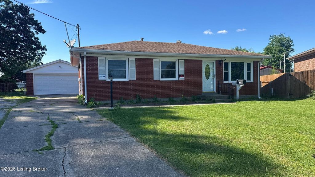 Photo of 4101 Spyglass Ct, Louisville, KY 40229 (MLS # 1716078)