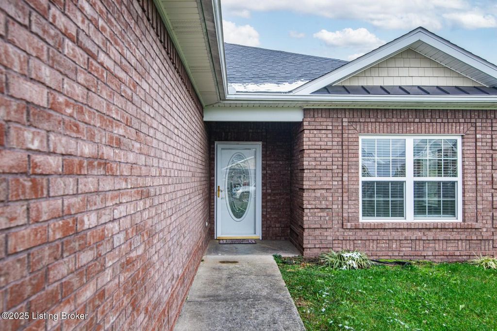 Photo of 516B Lincoln Ave, Elizabethtown, KY 42701 (MLS # 1711075)