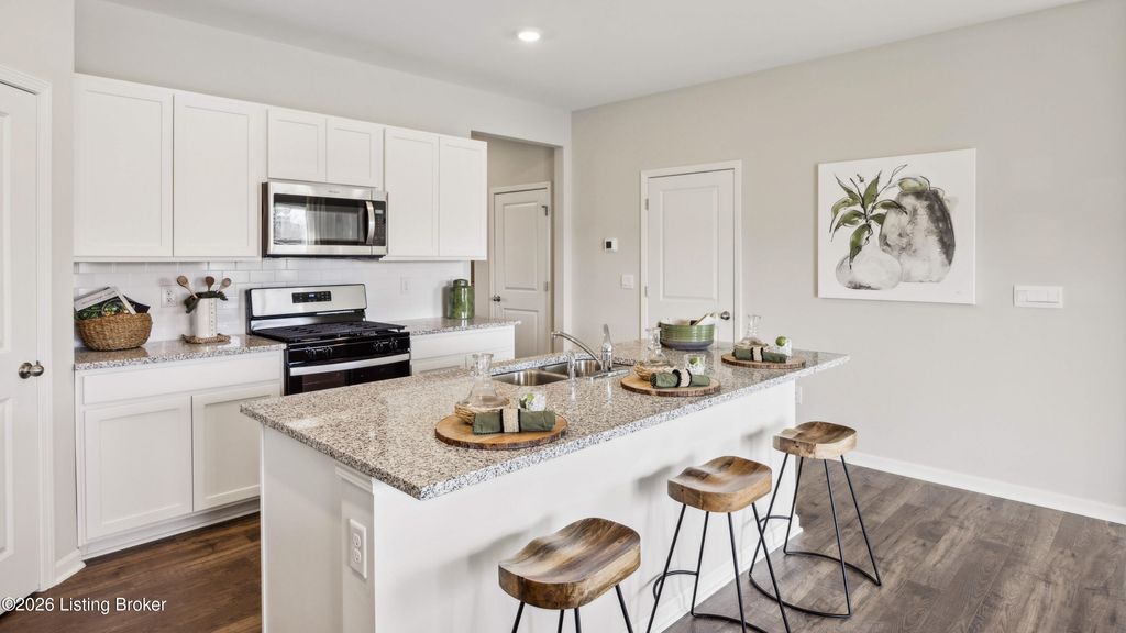 Photo of 11124 Pheasant Run Ct, Louisville, KY 40229 (MLS # 1709686)