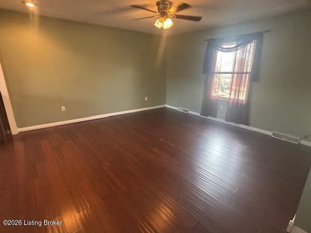 Photo of 212 Bluegrass Rd, Elizabethtown, KY 42701 (MLS # 1710274)