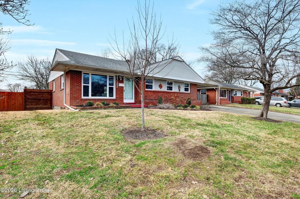 Photo of 3722 Rouge Way, Louisville, KY 40218 (MLS # 1706787)