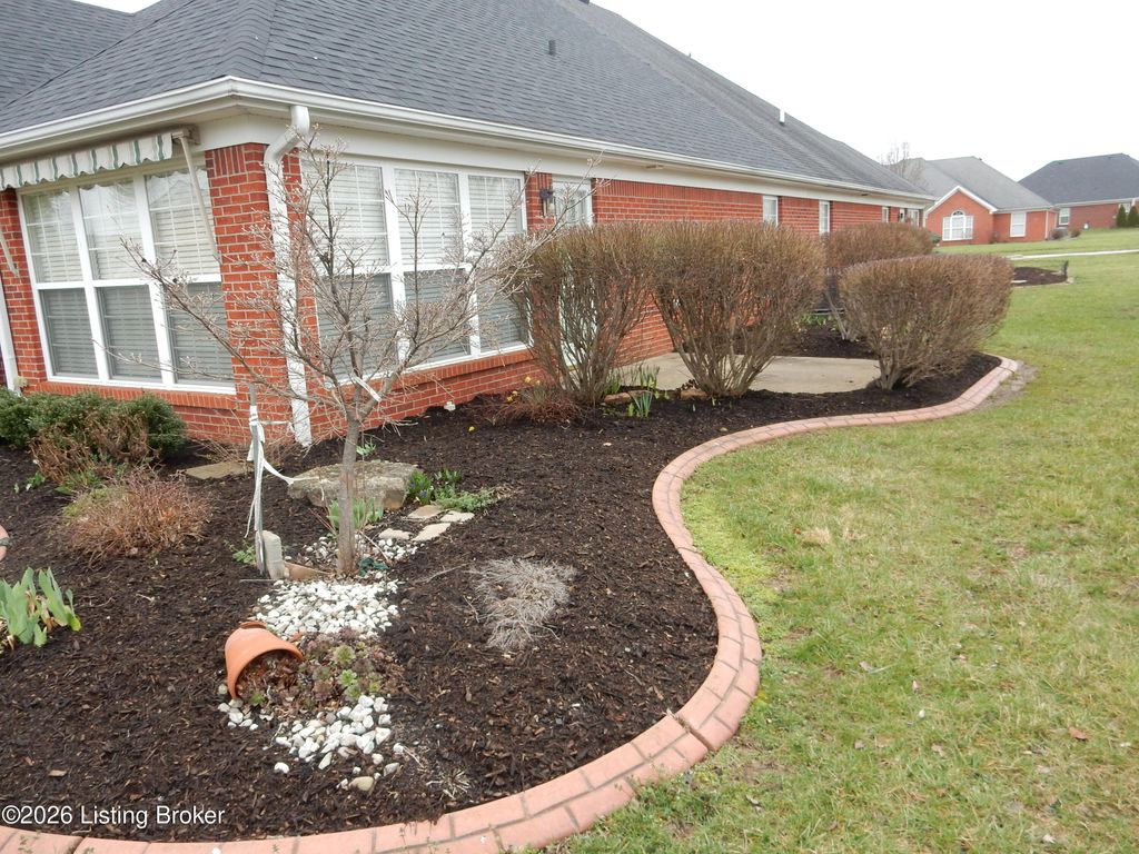 Photo of 263 Woodlake Dr, Mt Washington, KY 40047 (MLS # 1710133)