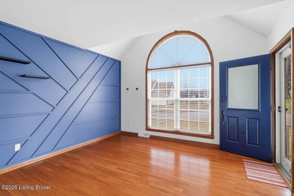 Photo of 1905 Lakewood Dr, Elizabethtown, KY 42701 (MLS # 1710979)