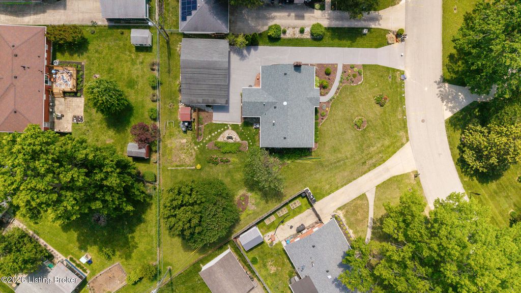 Photo of 2203 Cherian Dr, Jeffersontown, KY 40299 (MLS # 1717135)